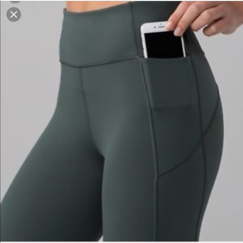 Lululemon final lap crop